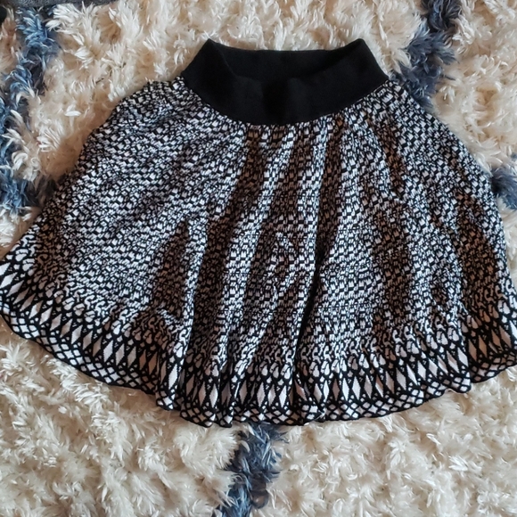 F21 Sweater Knit Skater Skirt - Picture 1 of 5